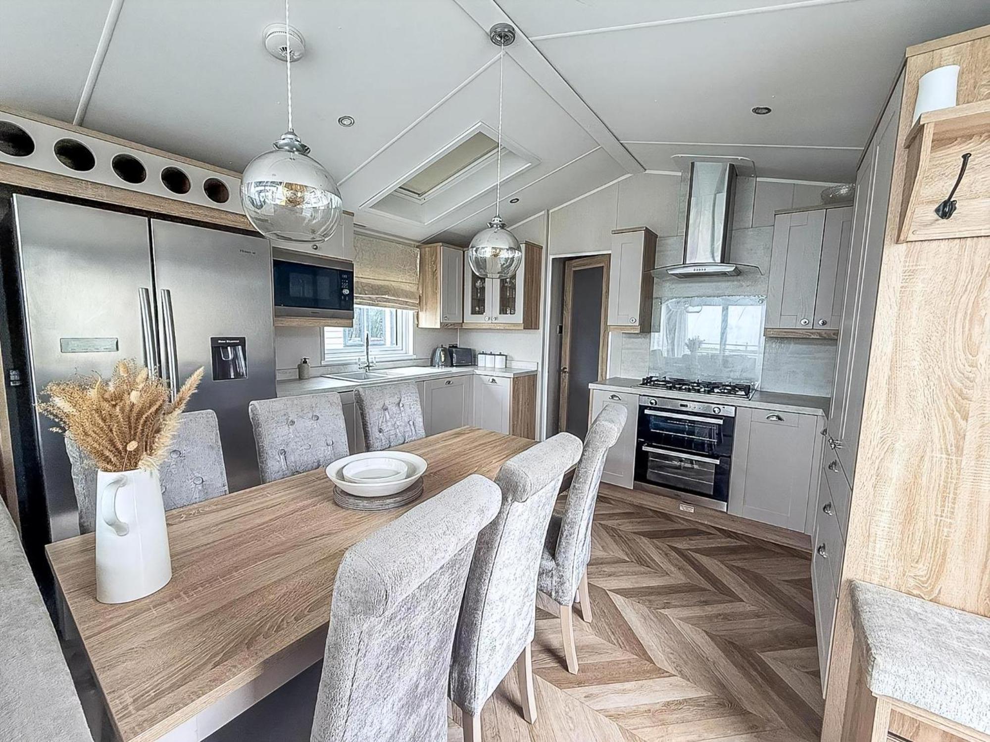 Beautiful Lodge With Full Sea Views At Broadland Sands In Suffolk Ref 20235Bs Hopton on Sea Bagian luar foto
